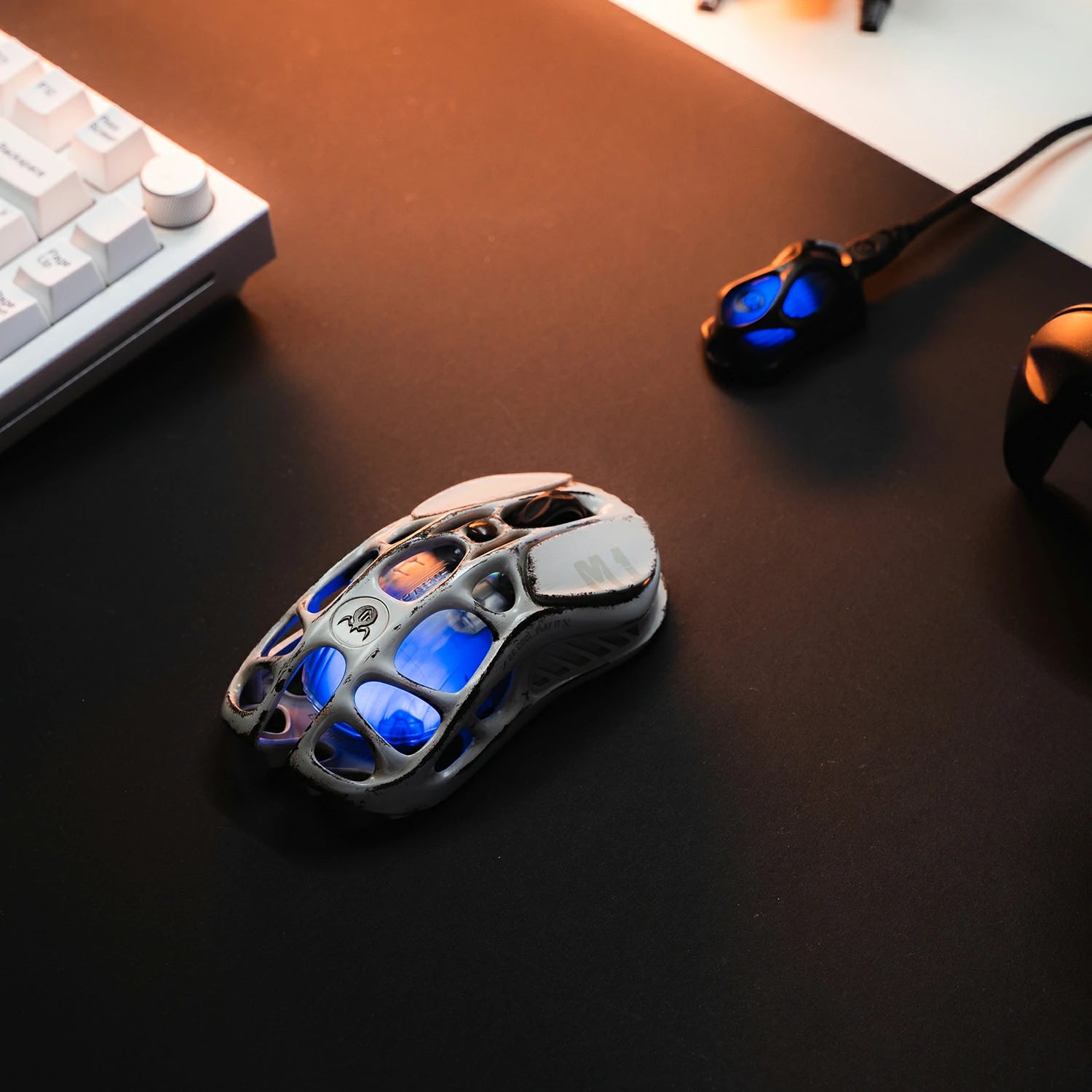 gravastar Mercury M1 Pro Battle Worn Edition Silver Mist gaming mouse ergonomic design best gaming experience for long sessions